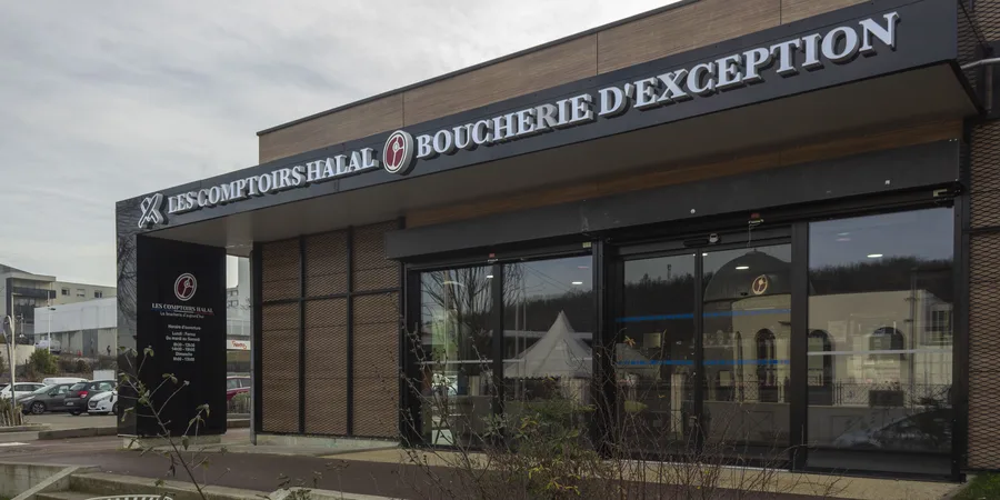 Enseigne de la boucherie Les Comptoirs Halal à Rive-de-Gier